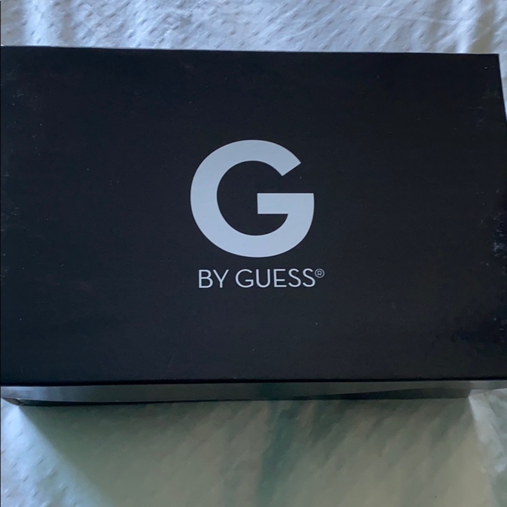 GUESS WHITE SHOES